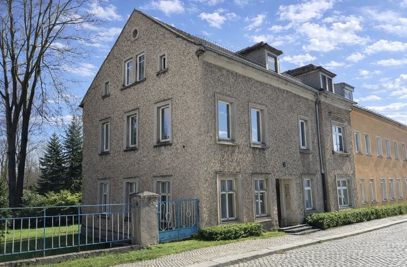 Sanierungsbedürftiges Mehrfamilienhaus mit Potenzial in Grimma-Mutzschen.